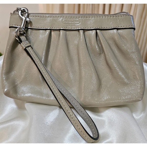 Coach Handbags - Coach Dark Cream or‎ Beige Pleated Wristlet Patent Leather/Teal Interior